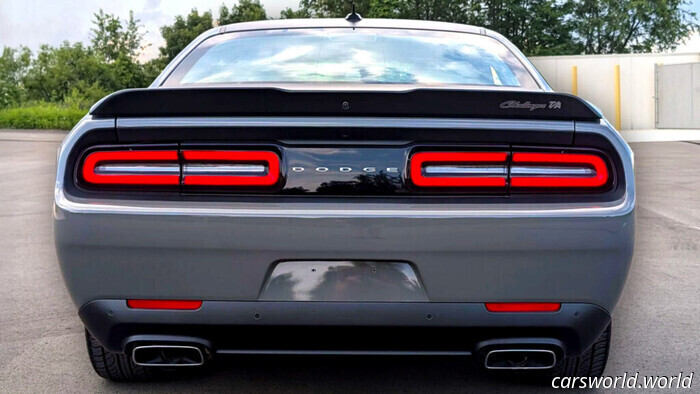 Cuidado con los aletas: Challenger Última Llamada con solo 232 millas se vende mucho por debajo del precio de venta sugerido | Carscoops